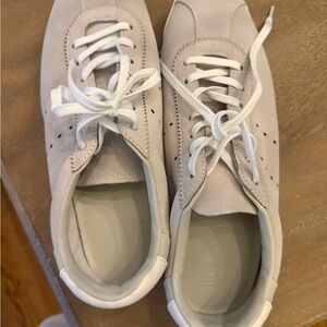 Never worn - Steve Madden White Sneakers